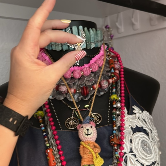 Trade w/ sajra1021 ONLY for $25 + Pink Jacket 🩷   Vintage Gold Pearl Pendant - Picture 7 of 8